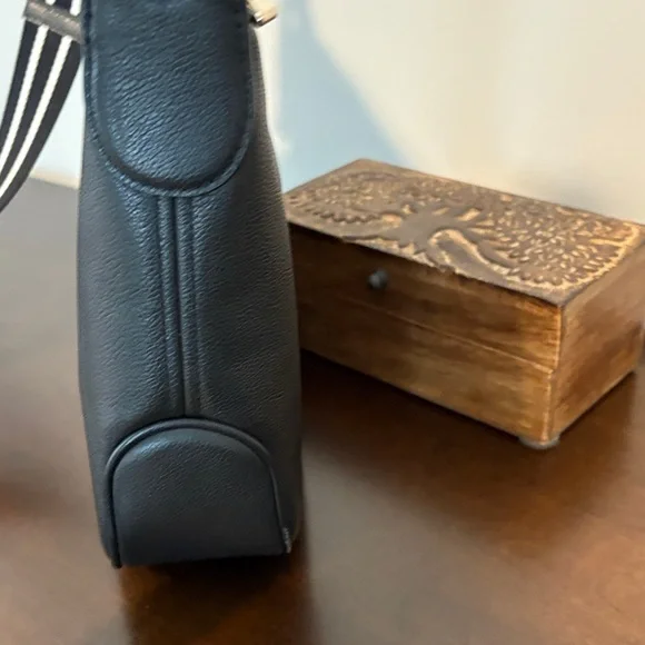 Kate Spade Elegant Black Crossbody Bag - Picture 5 of 10